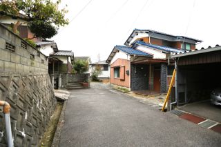 b1542354328_2