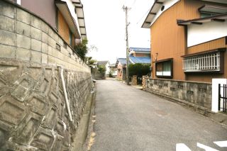 b1542354328_3